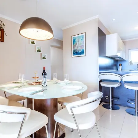 公寓 3 Bedroom In *