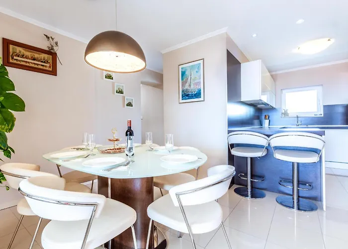 דירה 3 Bedroom In *