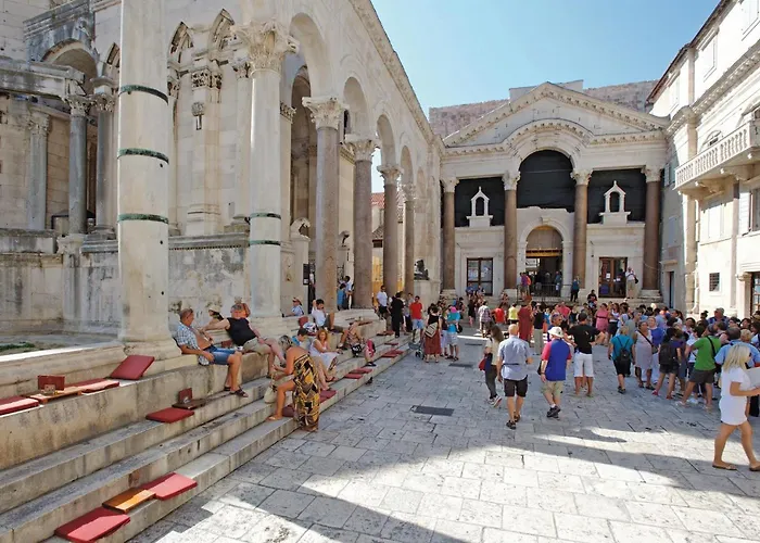 3 Bedroom In דירה