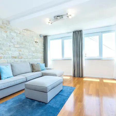 Beautiful In With Kitchen Apartment Split