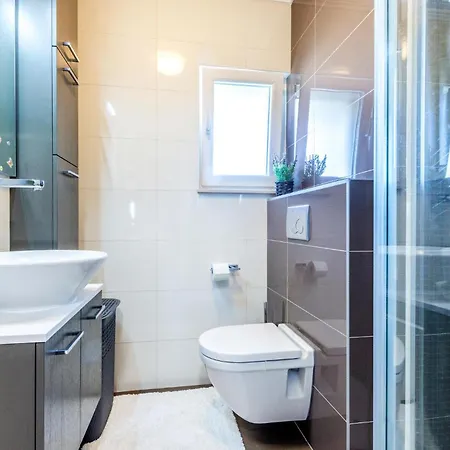 דירה 3 Bedroom Gorgeous In *